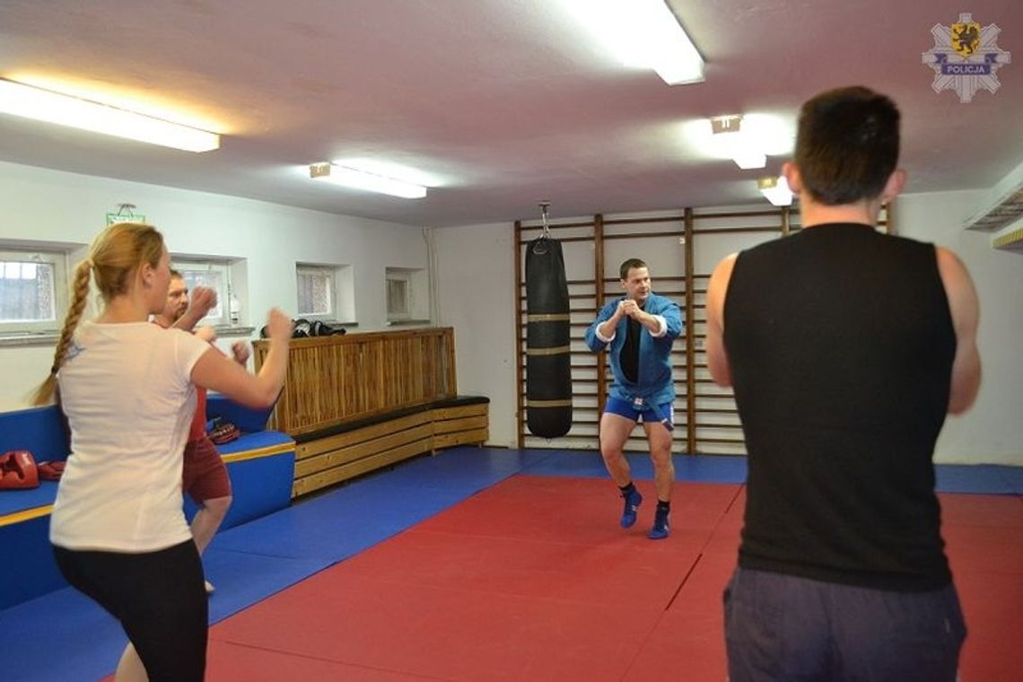 Policjanci doskonalą swoje umiejętności Policjanci doskonalą swoje umiejętności