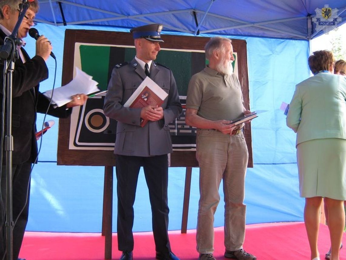 Policjanci na festynie w domu społecznym "Ostoja" Policjanci na festynie w domu społecznym "Ostoja"