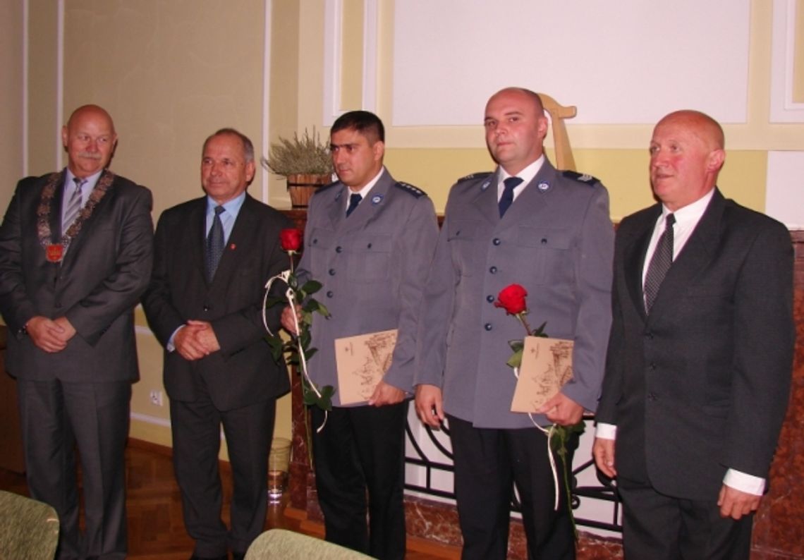 Policjanci na medal - nagrodzono dwóch mundurowych Policjanci na medal - nagrodzono dwóch mundurowych