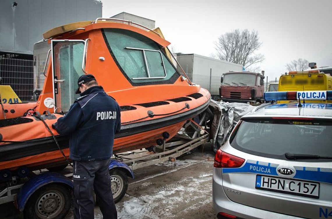 Policjanci odnaleźli skradzioną w Wielkopolsce motorówkę WOPR-u Policjanci odnaleźli skradzioną w Wielkopolsce motorówkę WOPR-u