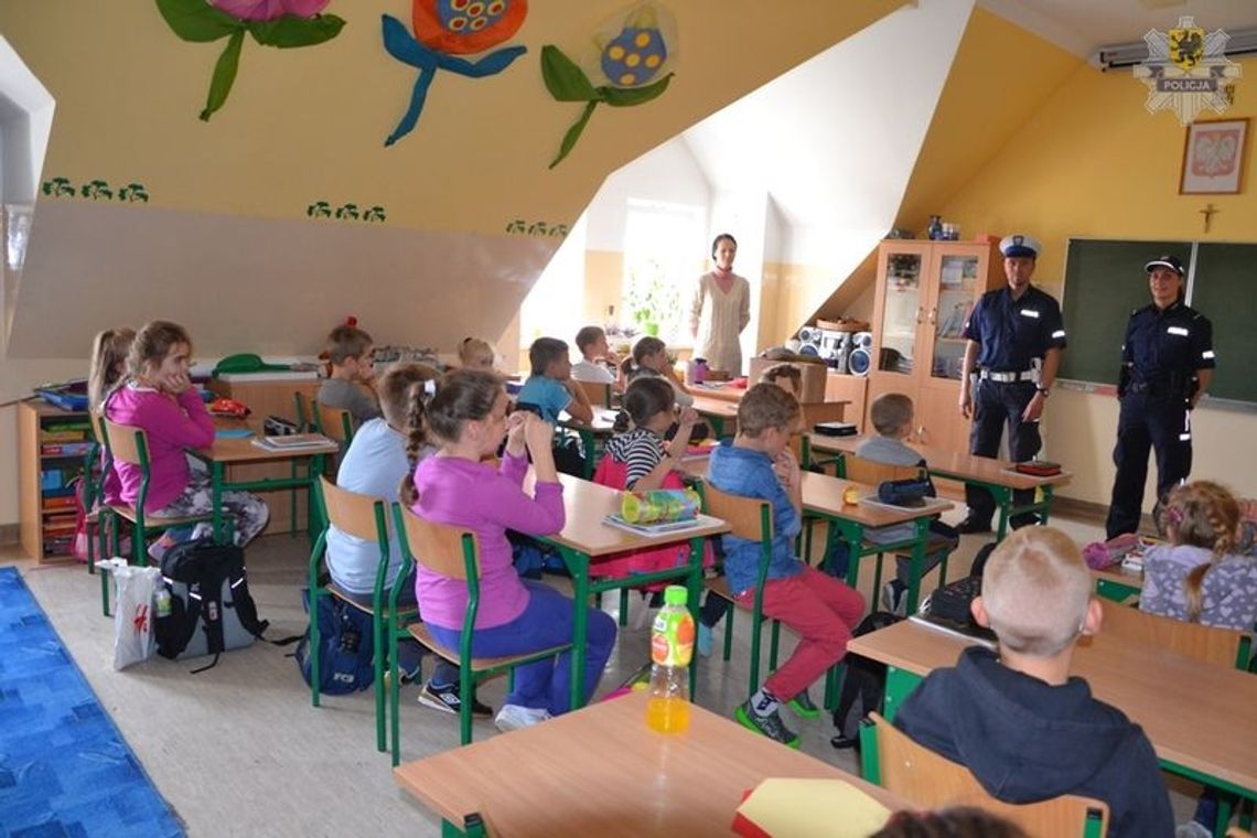 Policjanci odwiedzili szkołę w Suchym Dębie
