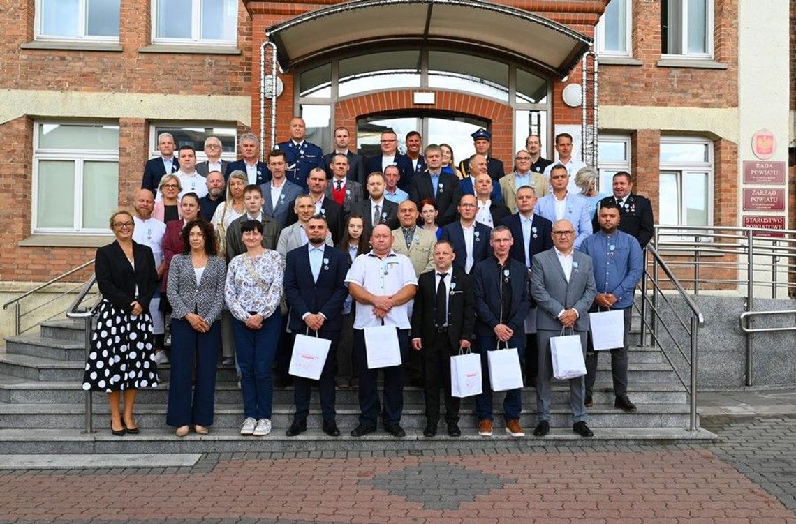 Policjanci odznaczeni za zasługi dla krwiodawstwa Policjanci odznaczeni za zasługi dla krwiodawstwa