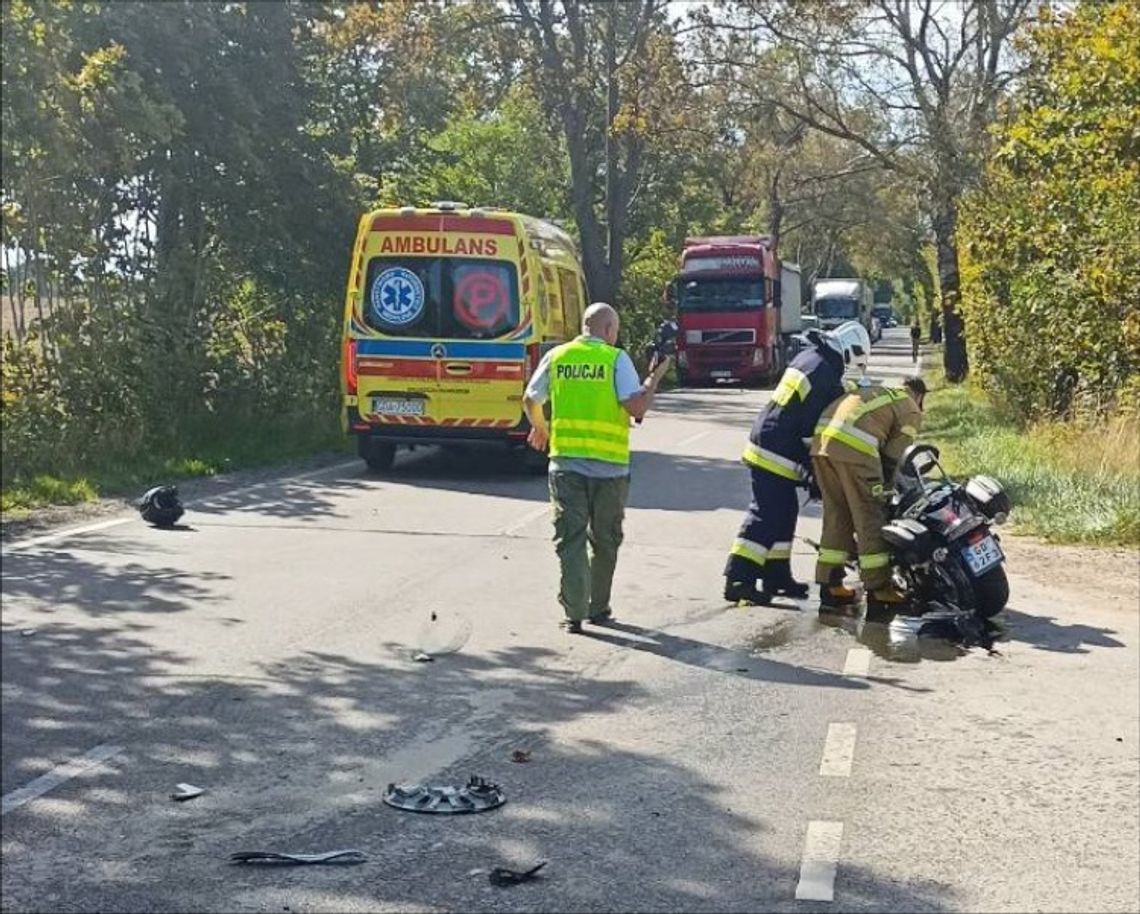 Policjanci pracowali na miejscu wypadku z udziałem motocyklistów