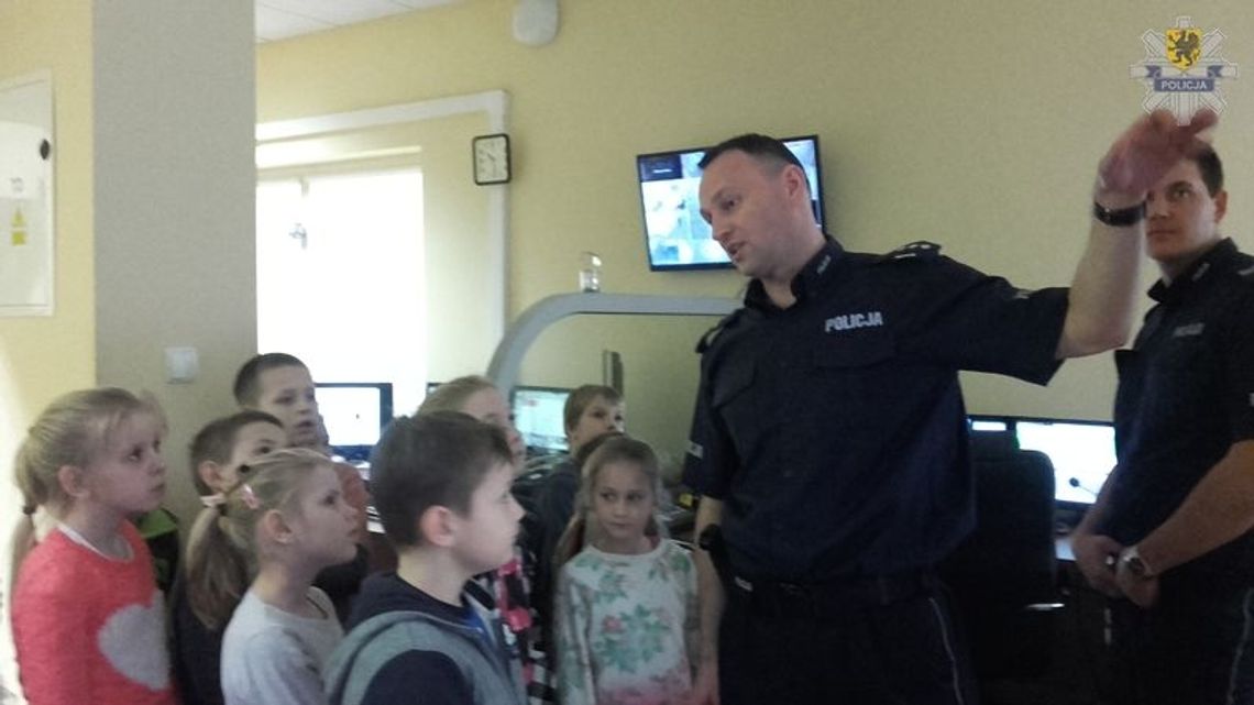 Policjanci rozmawiali z dziećmi o bezpieczeństwie
