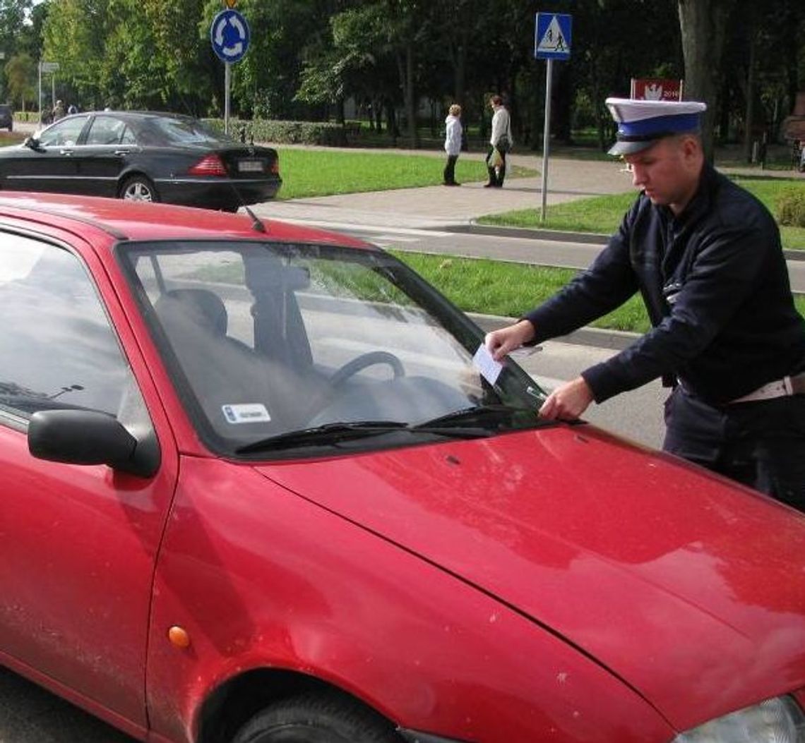 Policjanci sprawdzili jak parkujemy. 16 mandatów w jeden dzień! Policjanci sprawdzili jak parkujemy. 16 mandatów w jeden dzień!