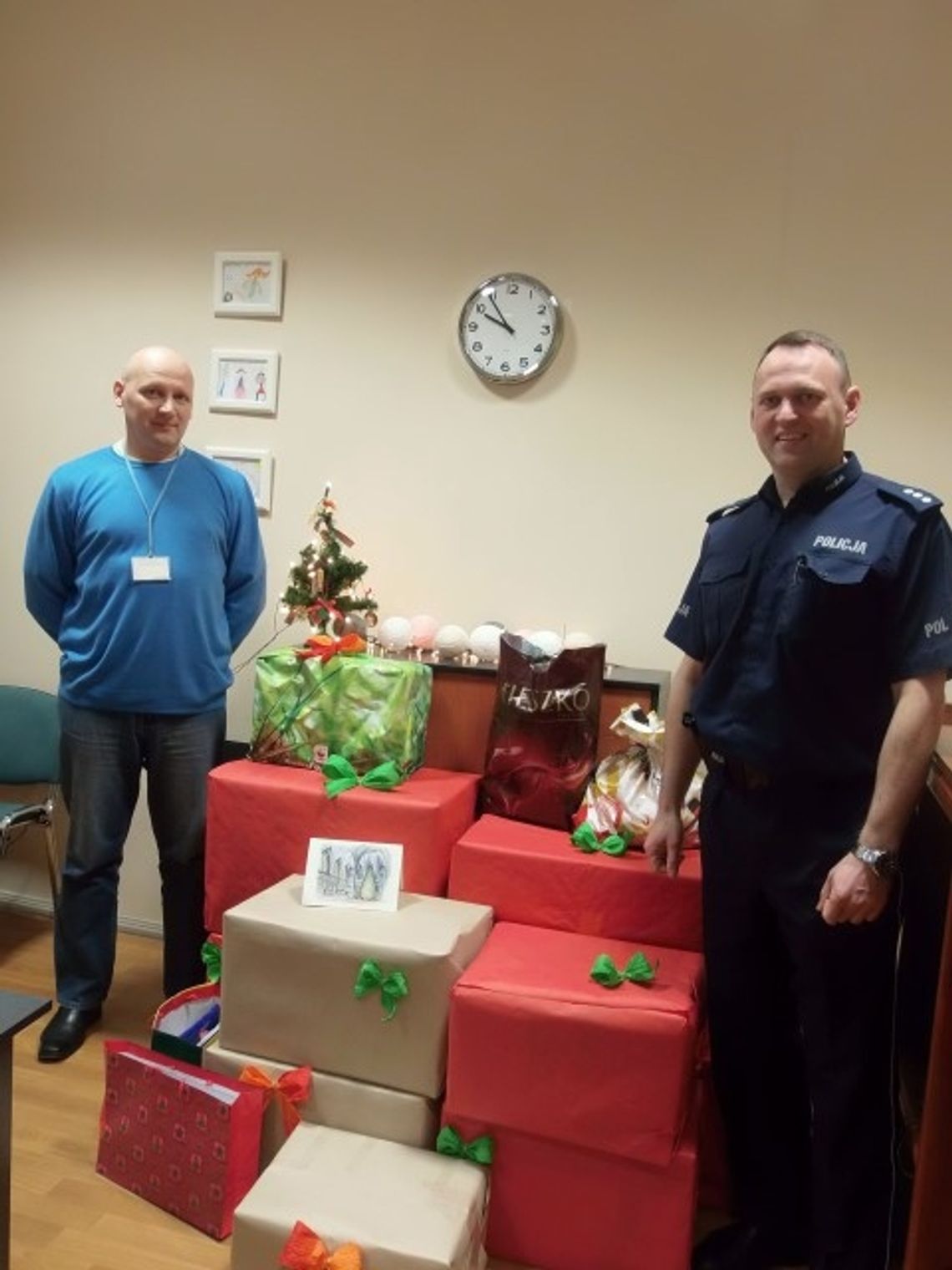 Policjanci ufundowali „Szlachetną Paczkę” Policjanci ufundowali „Szlachetną Paczkę”