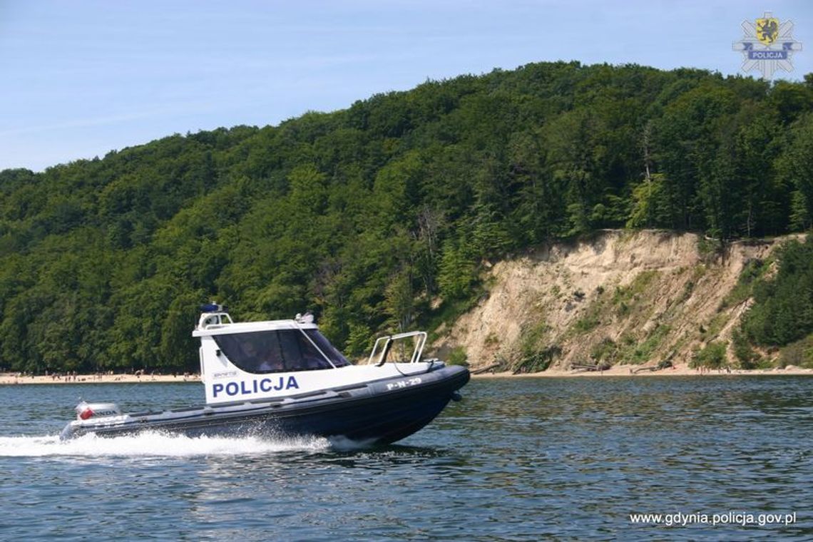 Policjanci uratowali dwóch żeglarzy