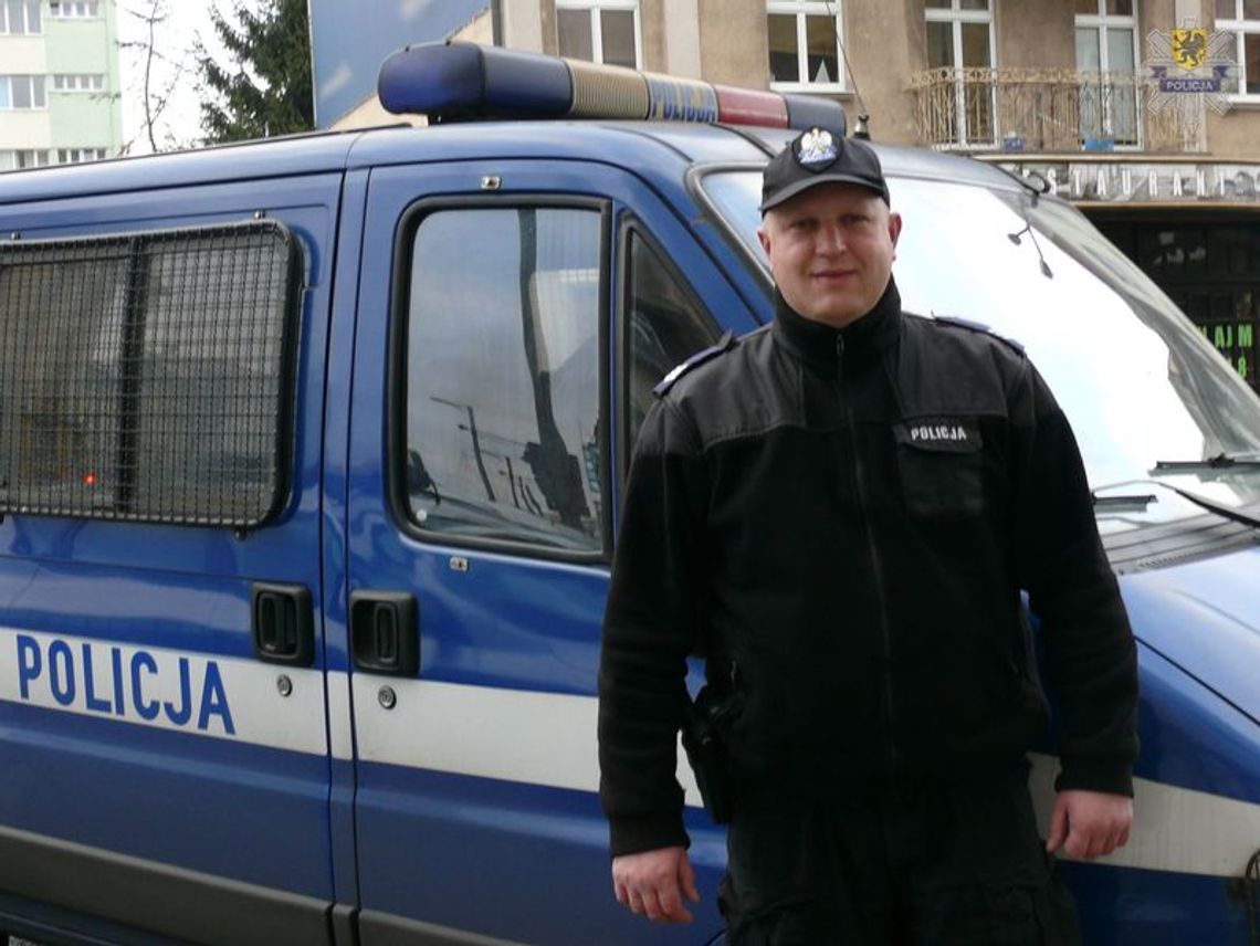 Policjanci uratowali nieprzytomną kobietę Policjanci uratowali nieprzytomną kobietę