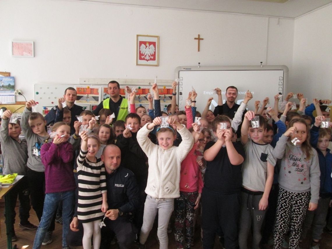 Policjanci w Pruszczu Gdańskim spotkali się z uczniami Szkoły Podstawowej nr 3
