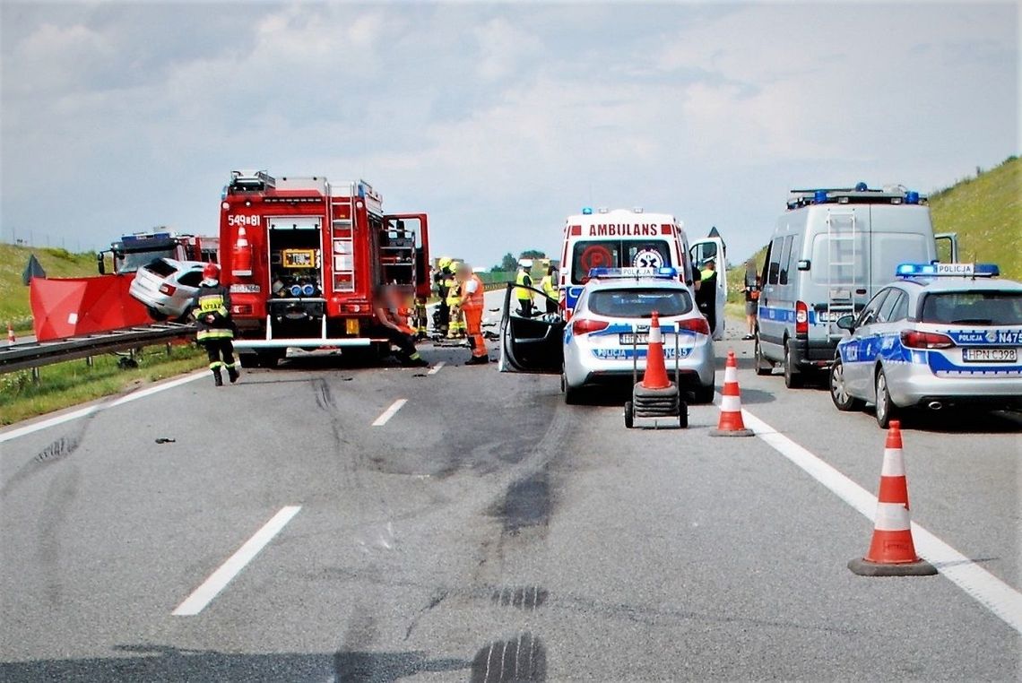Policjanci wyjaśniają okoliczności tragicznego w skutkach wypadku, do którego doszło na autostradzie A1