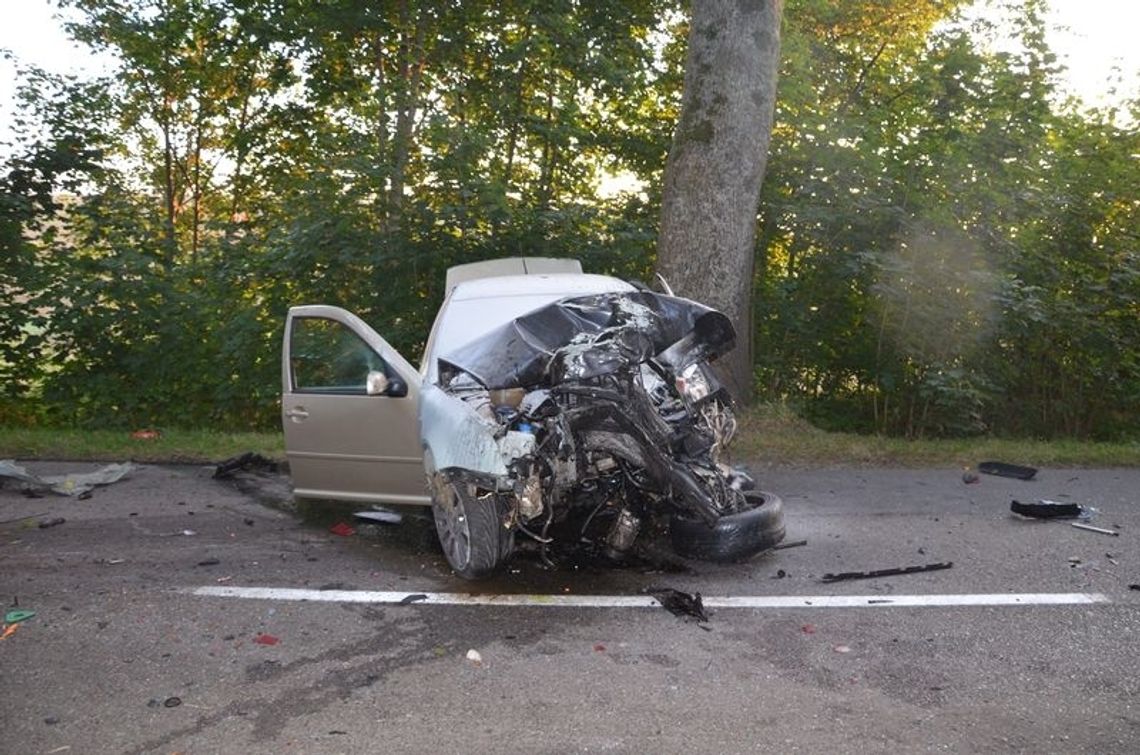 Policjanci wyjaśniają okoliczności zderzenia dwóch samochodów w Łętowie