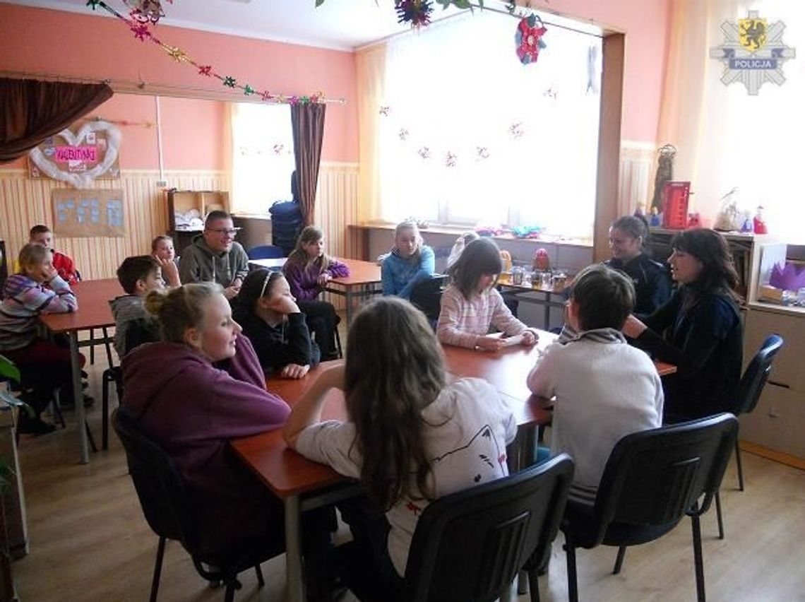 Policjanci z wizytą w świetlicy środowiskowej