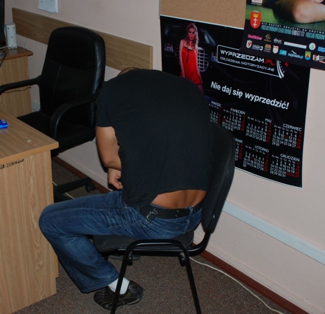 Policjanci zapukali do dilera narkotyków Policjanci zapukali do dilera narkotyków