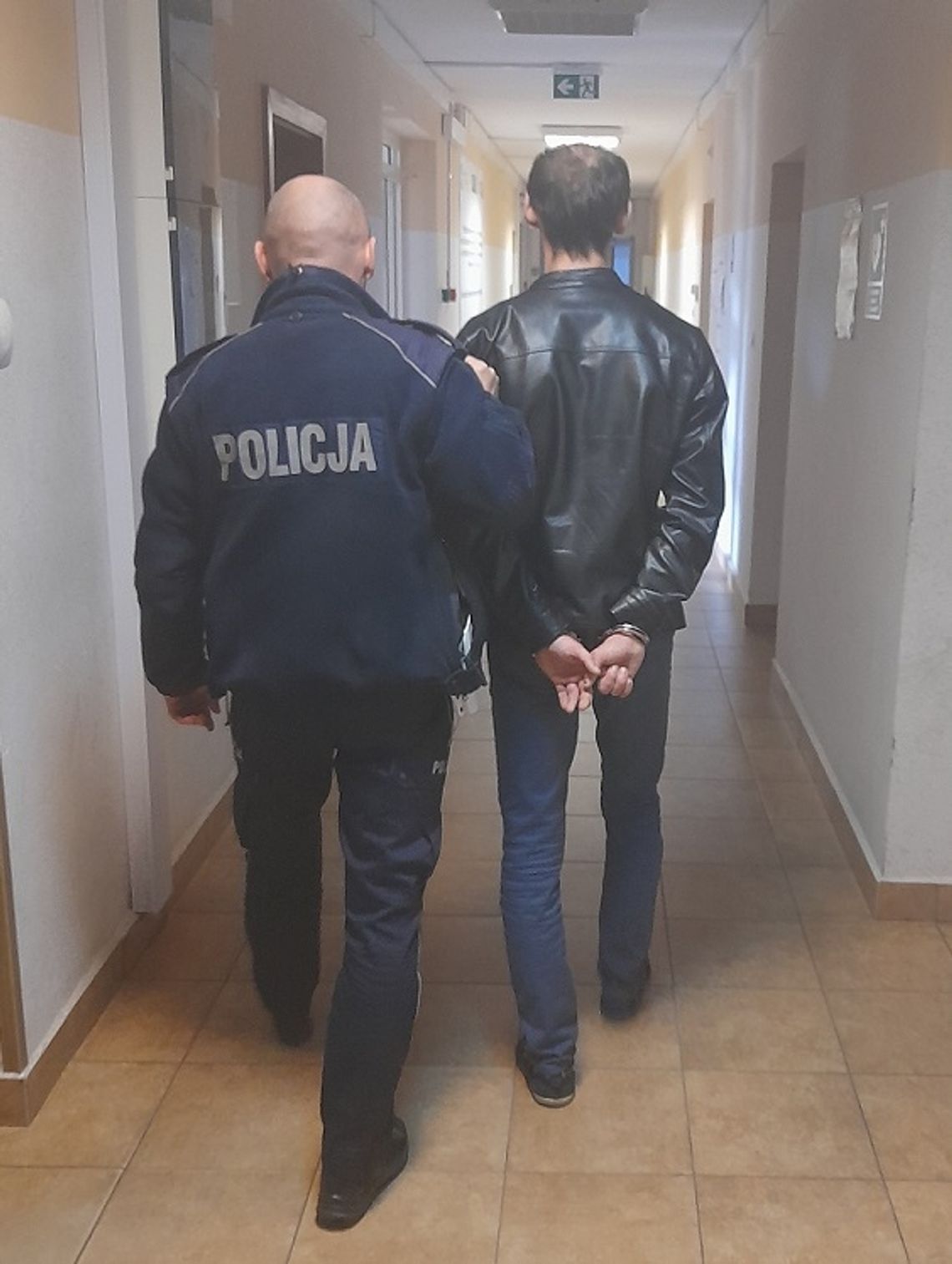 Policjanci zatrzymali dwóch mężczyzn - ukradli 200 litrów paliwa Policjanci zatrzymali dwóch mężczyzn - ukradli 200 litrów paliwa