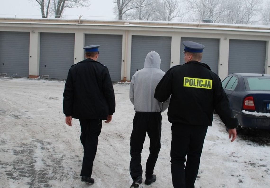 Policjanci zatrzymali nocnego włamywacza Policjanci zatrzymali nocnego włamywacza