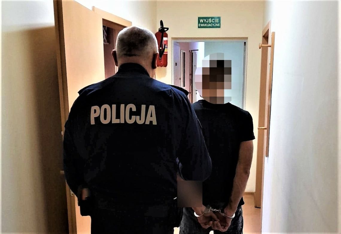 Policjanci zatrzymali sprawcę wandalizmu na domu jednorodzinnym Policjanci zatrzymali sprawcę wandalizmu na domu jednorodzinnym