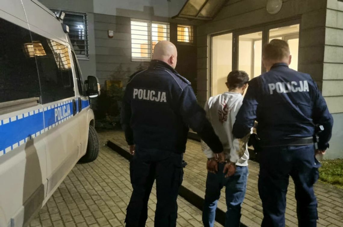 Policjanci zatrzymali sprawców odpowiedzialnych za awanturę w sklepie Policjanci zatrzymali sprawców odpowiedzialnych za awanturę w sklepie