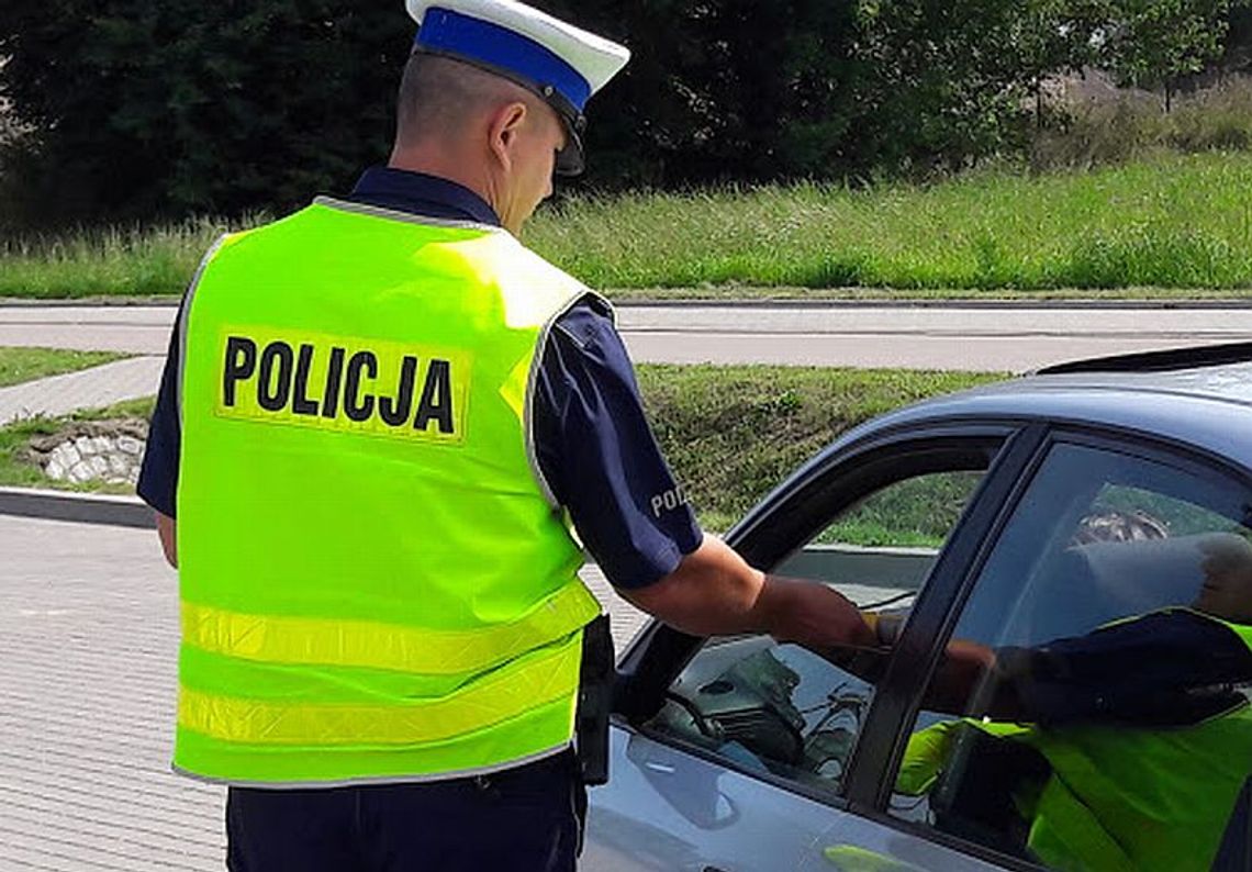 Policjant po służbie udaremnił pijanemu motorowerzyście dalszą jazdę. Zatrzymano też pijanego kierowcę VW...