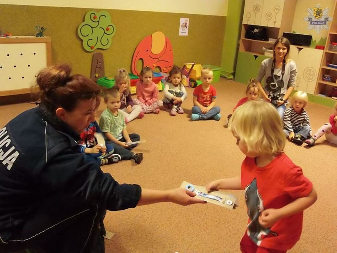 Policjantki z wizytami u maluchów Policjantki z wizytami u maluchów
