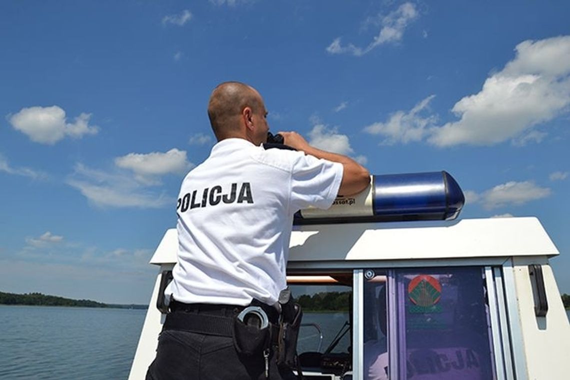 Policyjni wodniacy dbają o bezpieczeństwo nad wodą w czasie pandemii