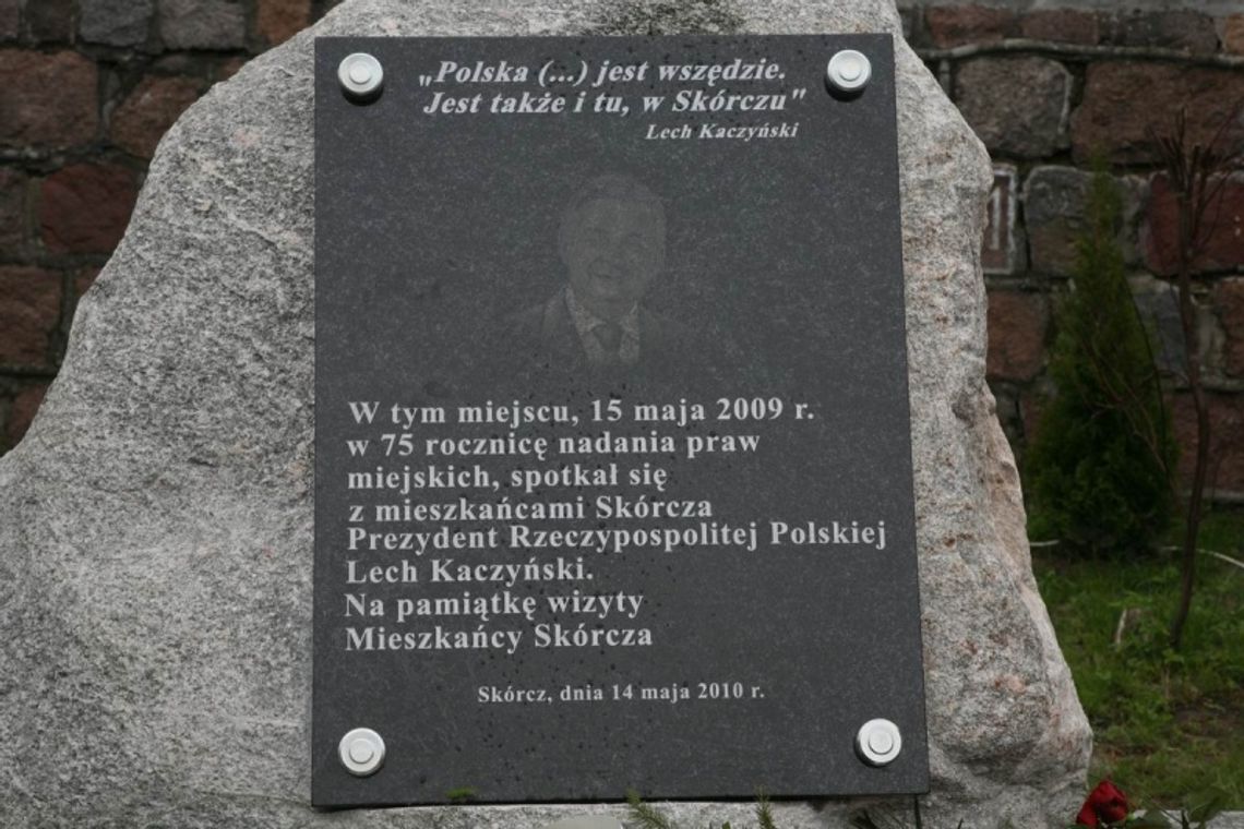 Polska jest wszędzie. Odsłonięcie tablicy pamiątkowej upamiętniającej wizytę Prezydenta Kaczyńskiego Polska jest wszędzie. Odsłonięcie tablicy pamiątkowej upamiętniającej wizytę Prezydenta Kaczyńskiego