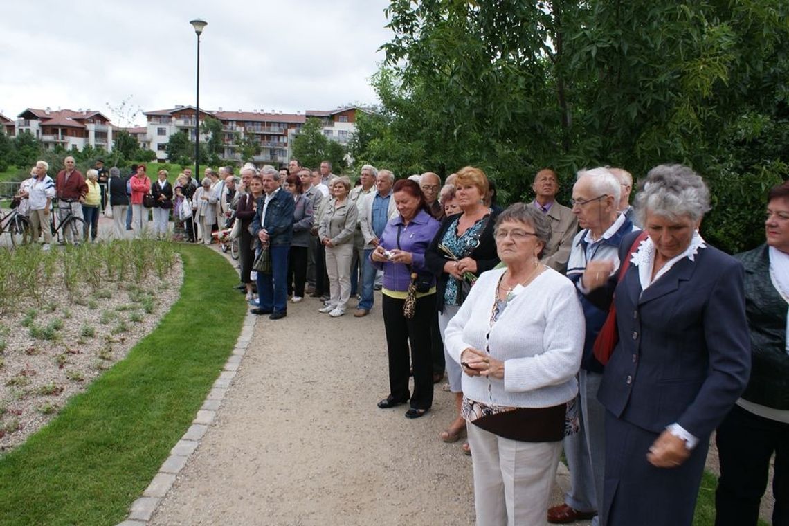 Pomnik Jana Pawła II i Prezydenta Reagana poświęcony - w rocznicę Sierpnia 1980 Pomnik Jana Pawła II i Prezydenta Reagana poświęcony - w rocznicę Sierpnia 1980
