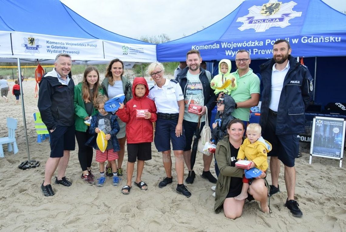 Pomorscy policjanci promowali bezpieczny wypoczynek nad wodą Pomorscy policjanci promowali bezpieczny wypoczynek nad wodą