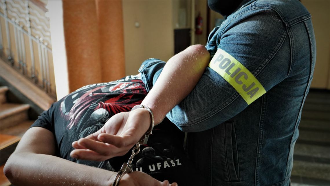 Pomorscy policjanci zatrzymali kilkudziesięciu stadionowych chuliganów Pomorscy policjanci zatrzymali kilkudziesięciu stadionowych chuliganów