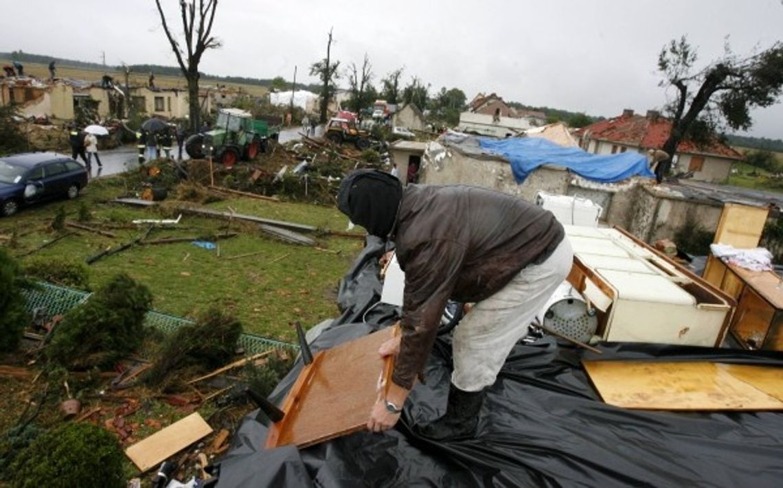 Pomóżmy poszkodowanym przez trąbę Pomóżmy poszkodowanym przez trąbę