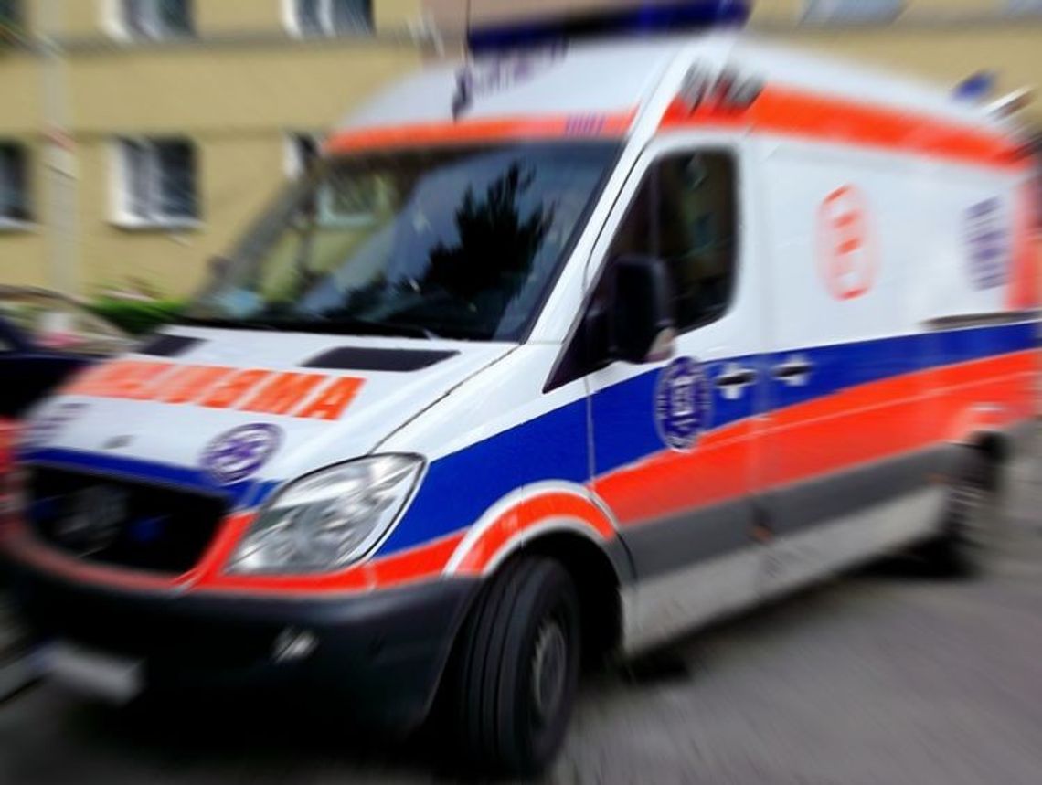 Ponad godzinę czekano na karetkę? Mimo reanimacji mężczyzna zmarł Ponad godzinę czekano na karetkę? Mimo reanimacji mężczyzna zmarł