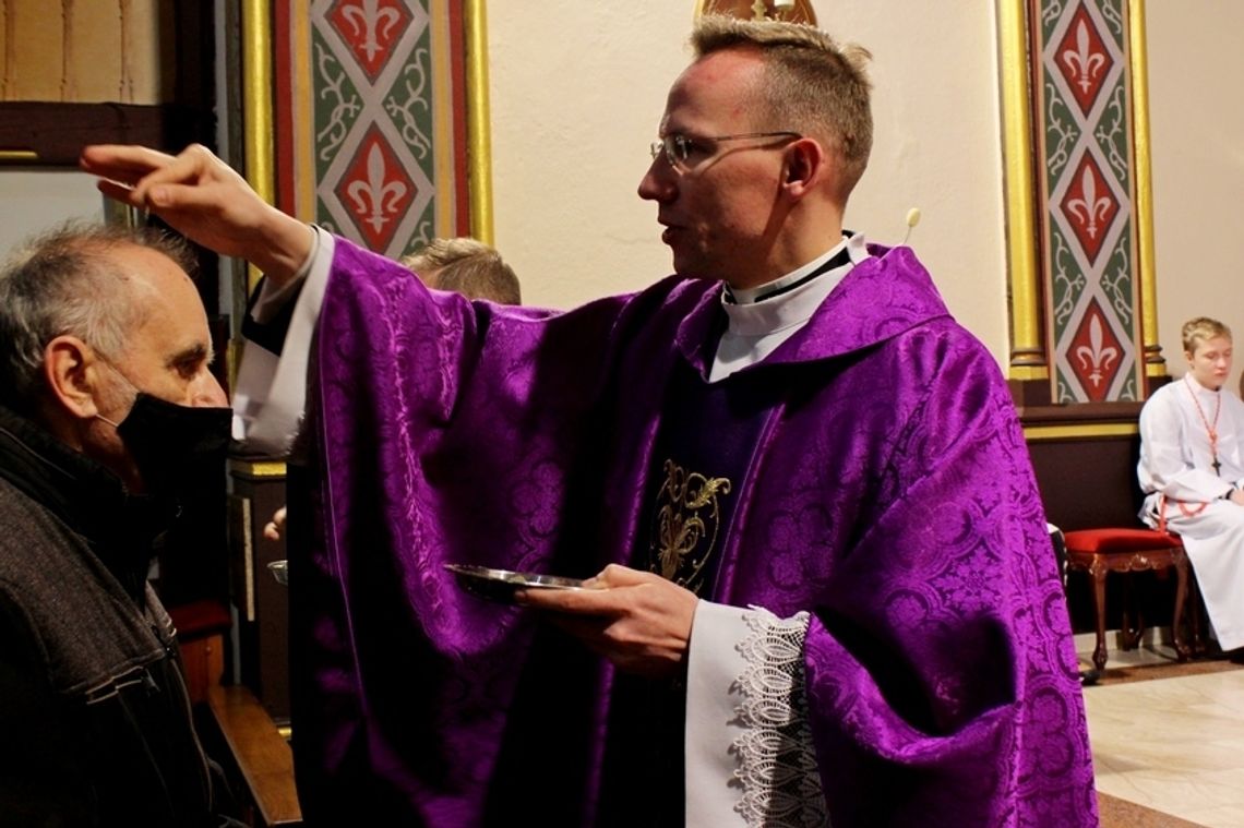 Popiół - surowy i wymagający. Post. Modlitwa. Jałmużna