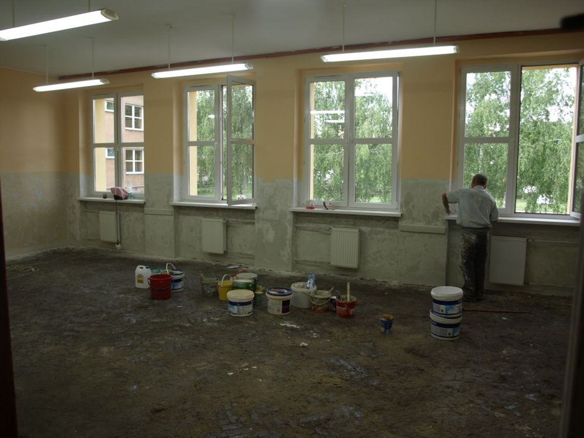 Popłynęły pieniądze dla SP 4. Wymienią 50 – letni parkiet Popłynęły pieniądze dla SP 4. Wymienią 50 – letni parkiet