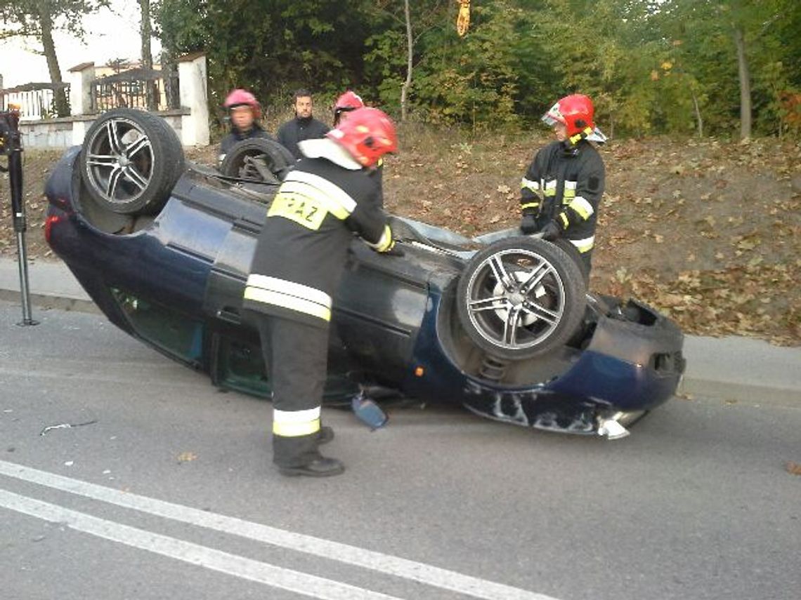 Poranne dachowanie osobówki w Rokitkach Poranne dachowanie osobówki w Rokitkach