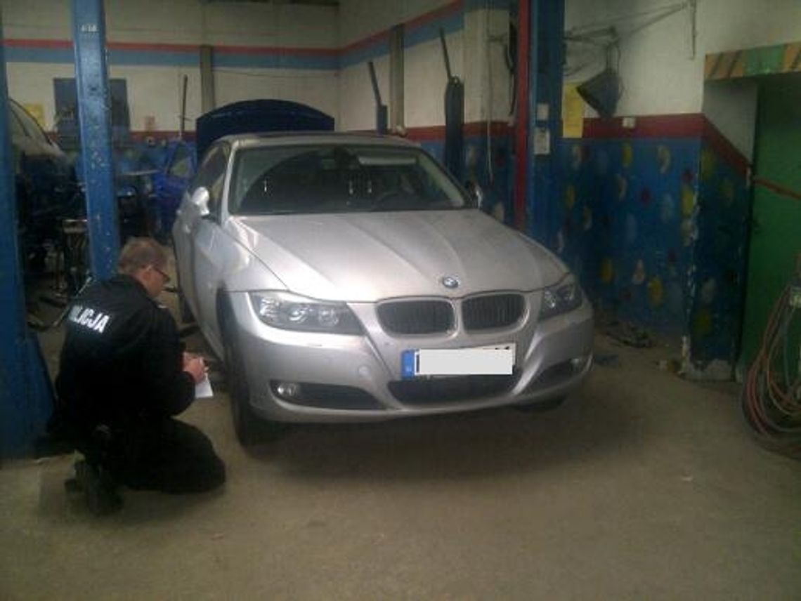 Porzucił samochód i próbował uciec Porzucił samochód i próbował uciec