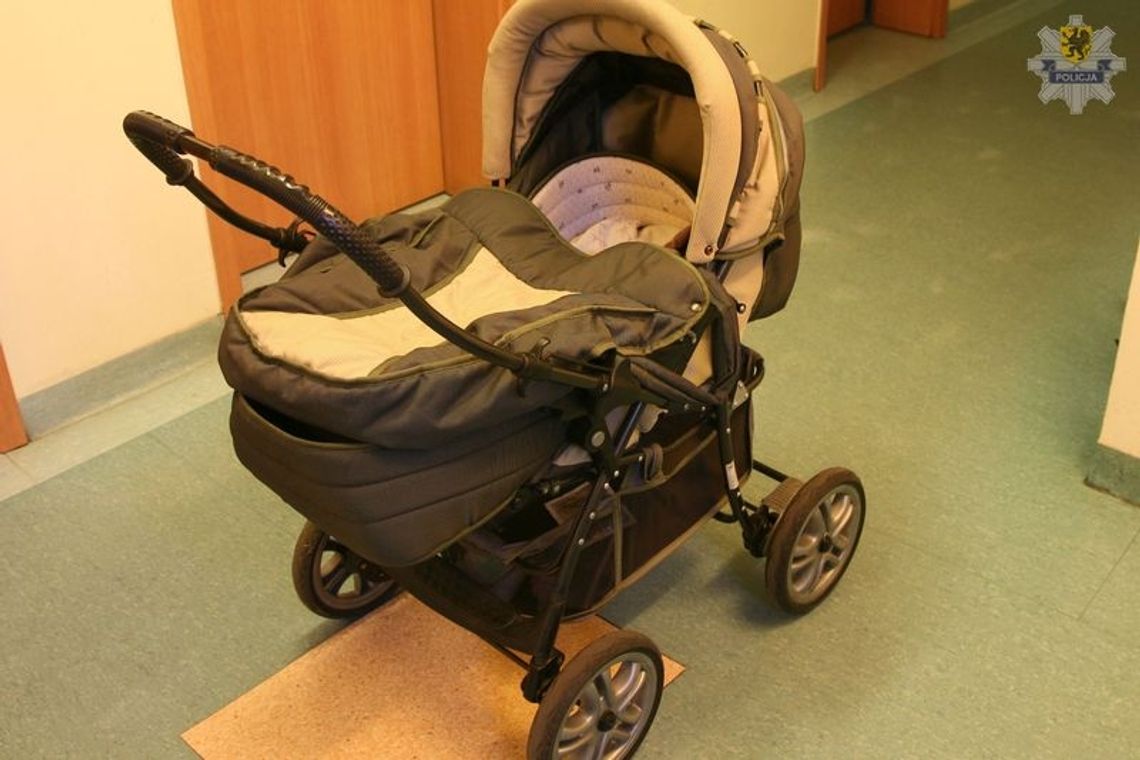 Porzucone niemowlę w klatce bloku Porzucone niemowlę w klatce bloku