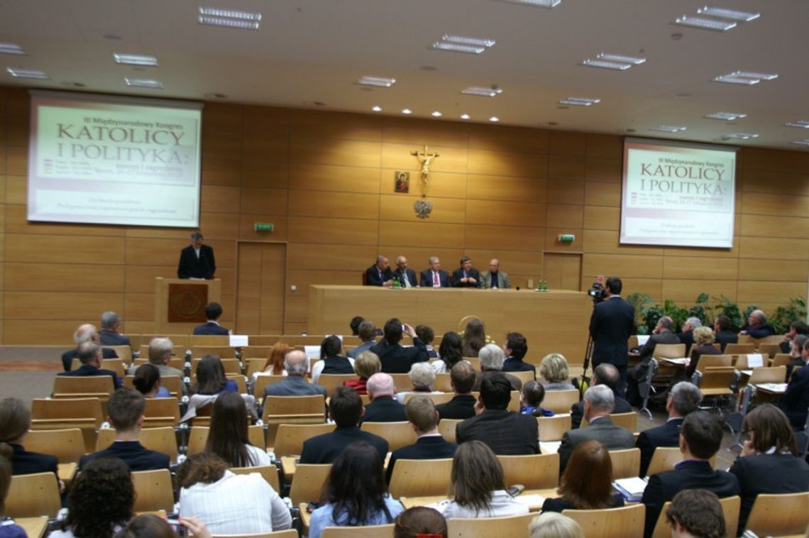 Posługa innym - godna pochwały i szacunku. W obliczu bezlitosnej walki 