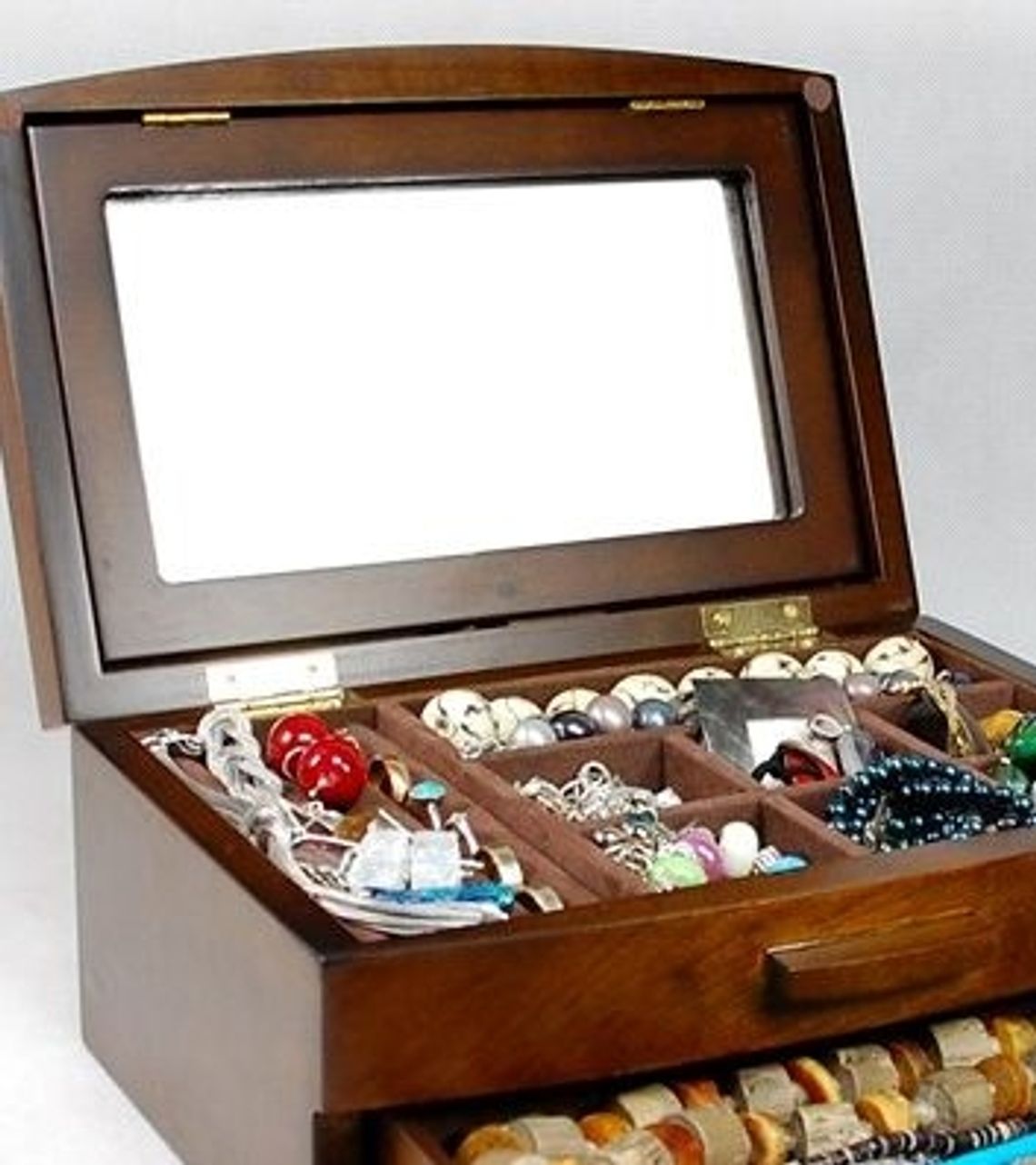 "Posprzątała" także biżuterię