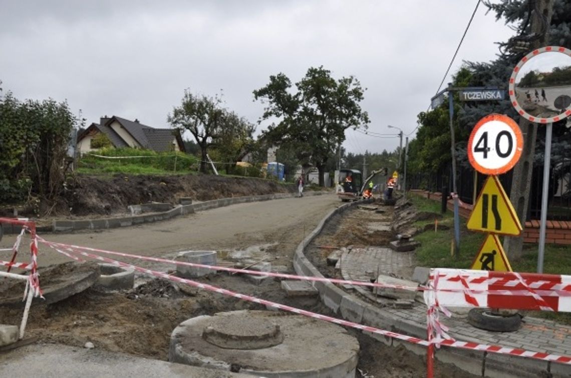 Poszerzą drogę w centrum wsi Poszerzą drogę w centrum wsi