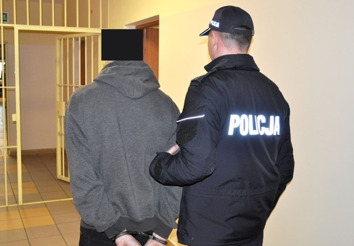 Poszukiwany dwoma listami gończymi trafił za kratki Poszukiwany dwoma listami gończymi trafił za kratki