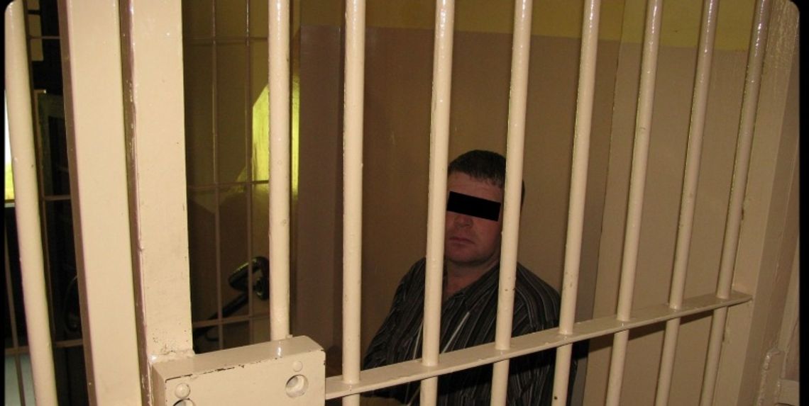 Poszukiwany już za kratkami Poszukiwany już za kratkami