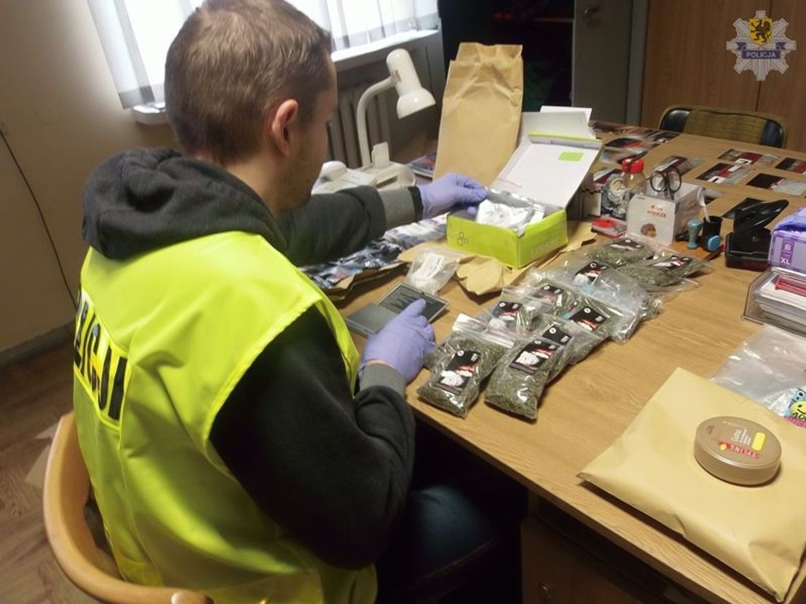 Poszukiwany mężczyzna z narkotykami Poszukiwany mężczyzna z narkotykami