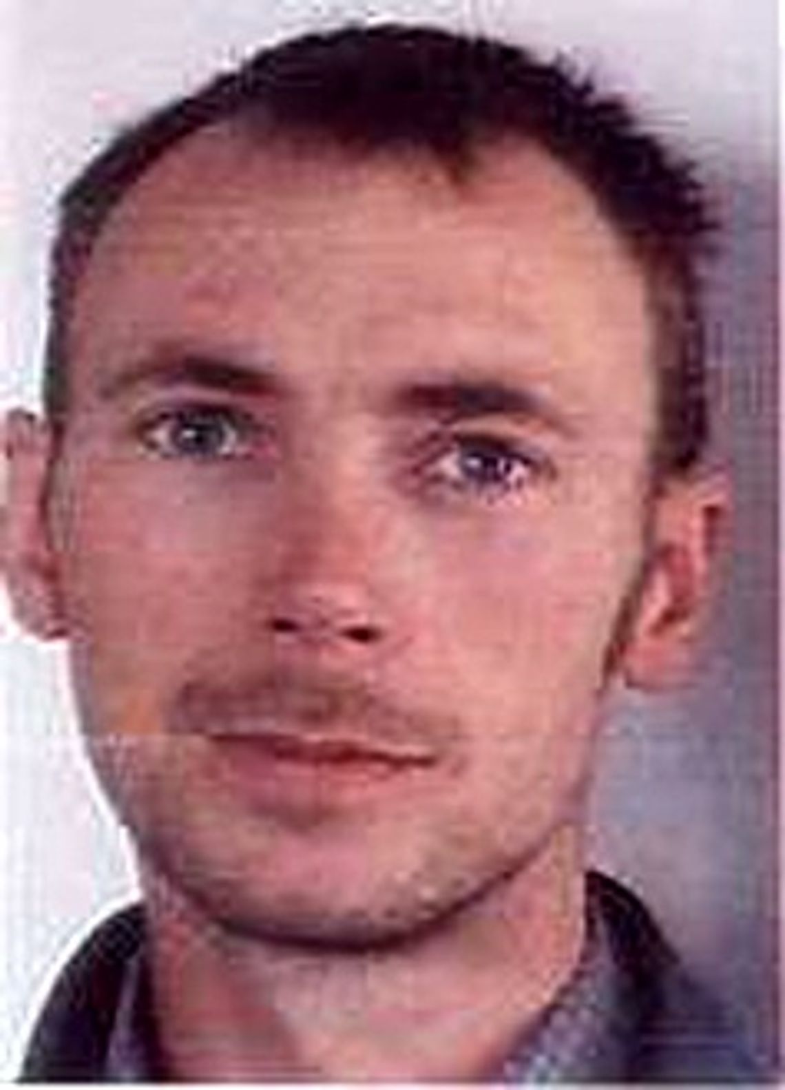 Poszukiwany: szczupły, włosy krótkie, oczy zielone, twarz pociągła Poszukiwany: szczupły, włosy krótkie, oczy zielone, twarz pociągła