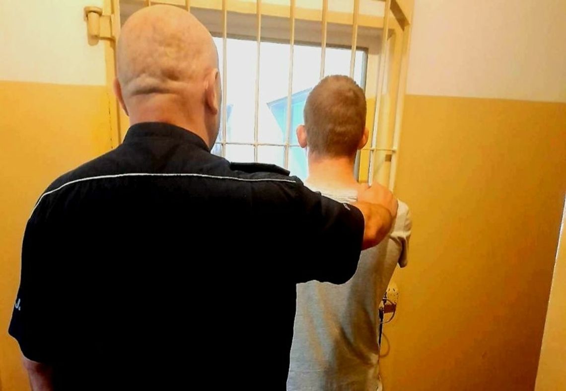 Poszukiwany usłyszał usłyszał 12 zarzutów. Okradł m.in. własną babcię Poszukiwany usłyszał usłyszał 12 zarzutów. Okradł m.in. własną babcię