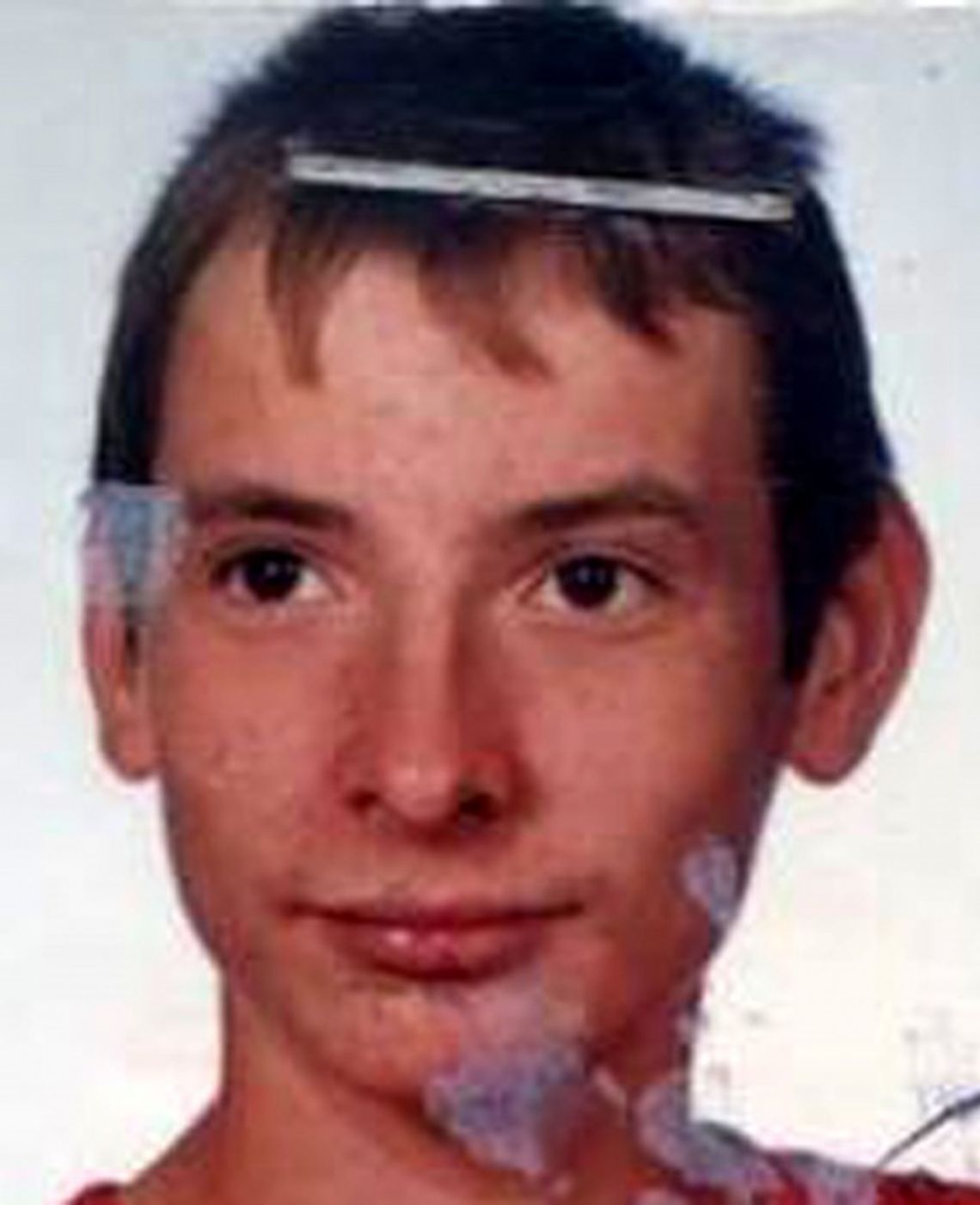 Poszukiwany - wyszedł na grzyby w jasnej czapce z daszkiem