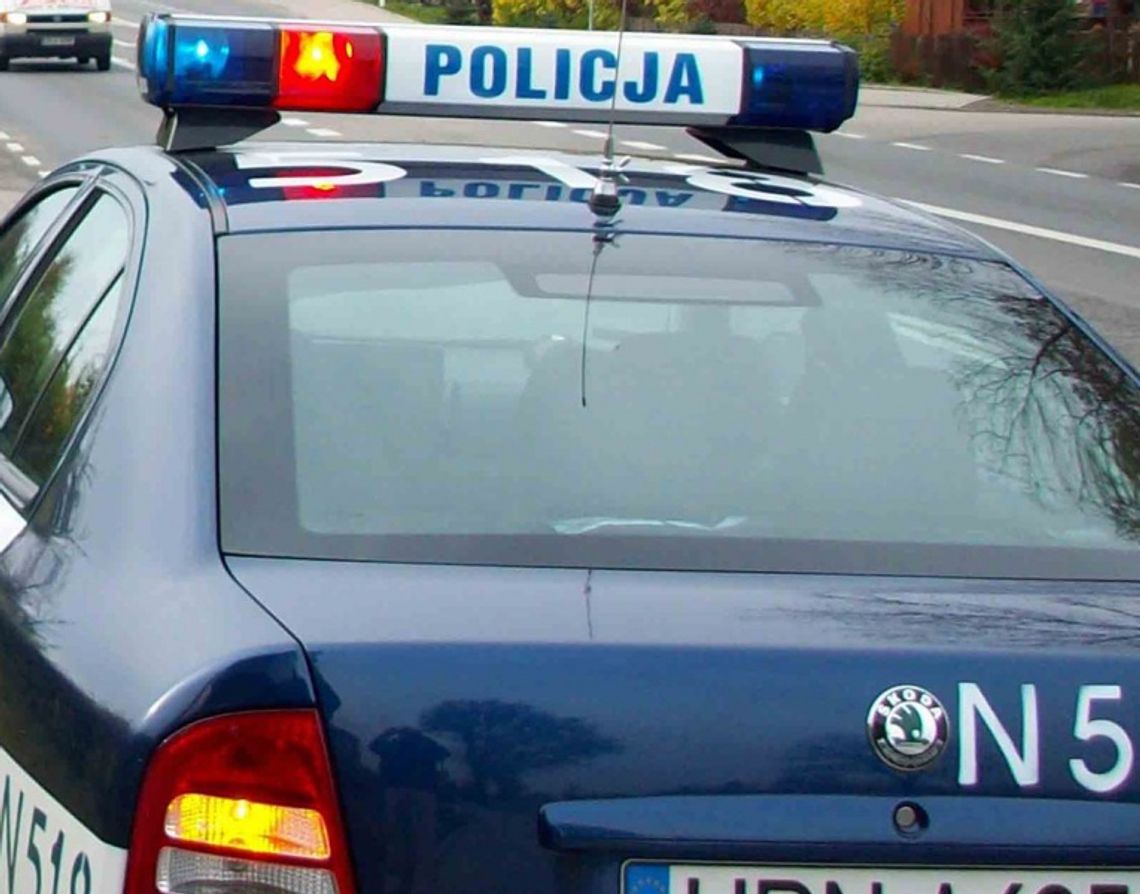 POSZUKIWANY Z BRONIĄ DOBIJAŁ SIĘ DO DRZWI POSZUKIWANY Z BRONIĄ DOBIJAŁ SIĘ DO DRZWI