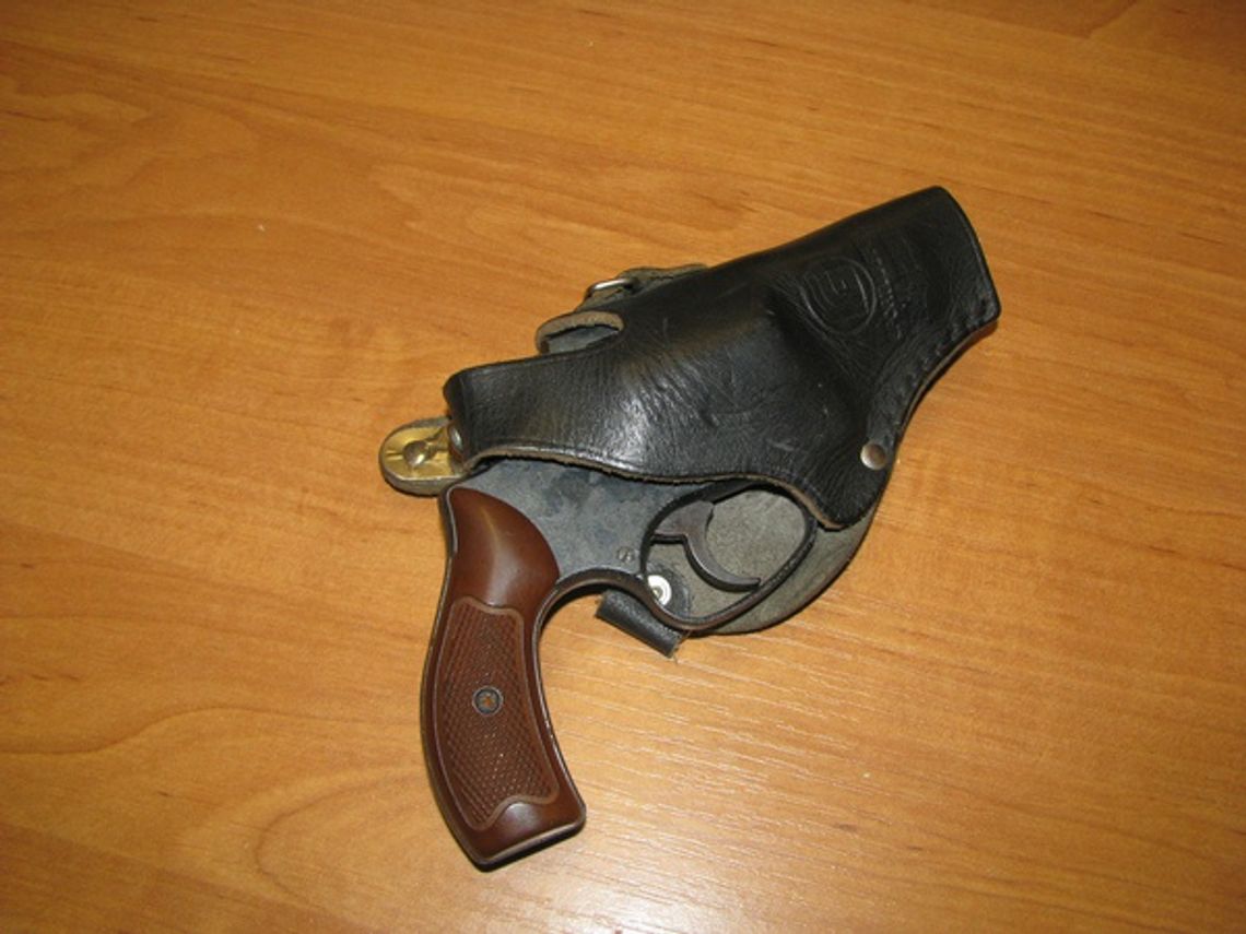 POSZUKIWANY Z BRONIĄ I KOKAINĄ