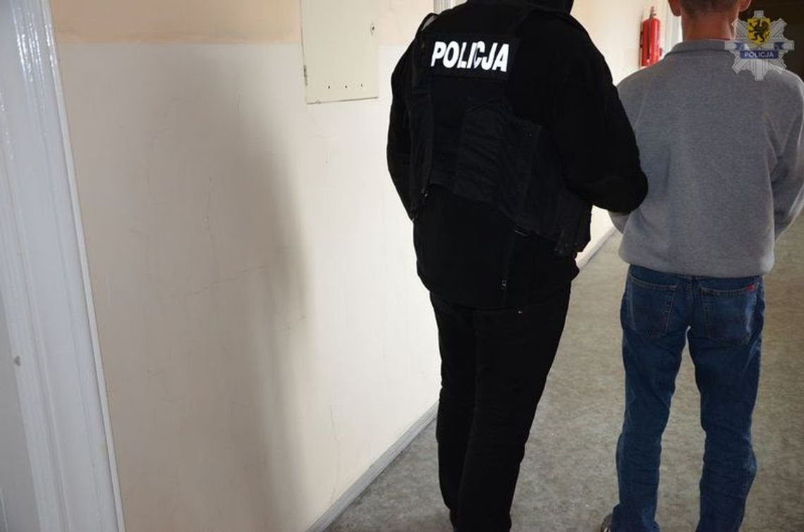 Poszukiwany zatrzymany z narkotykami Poszukiwany zatrzymany z narkotykami