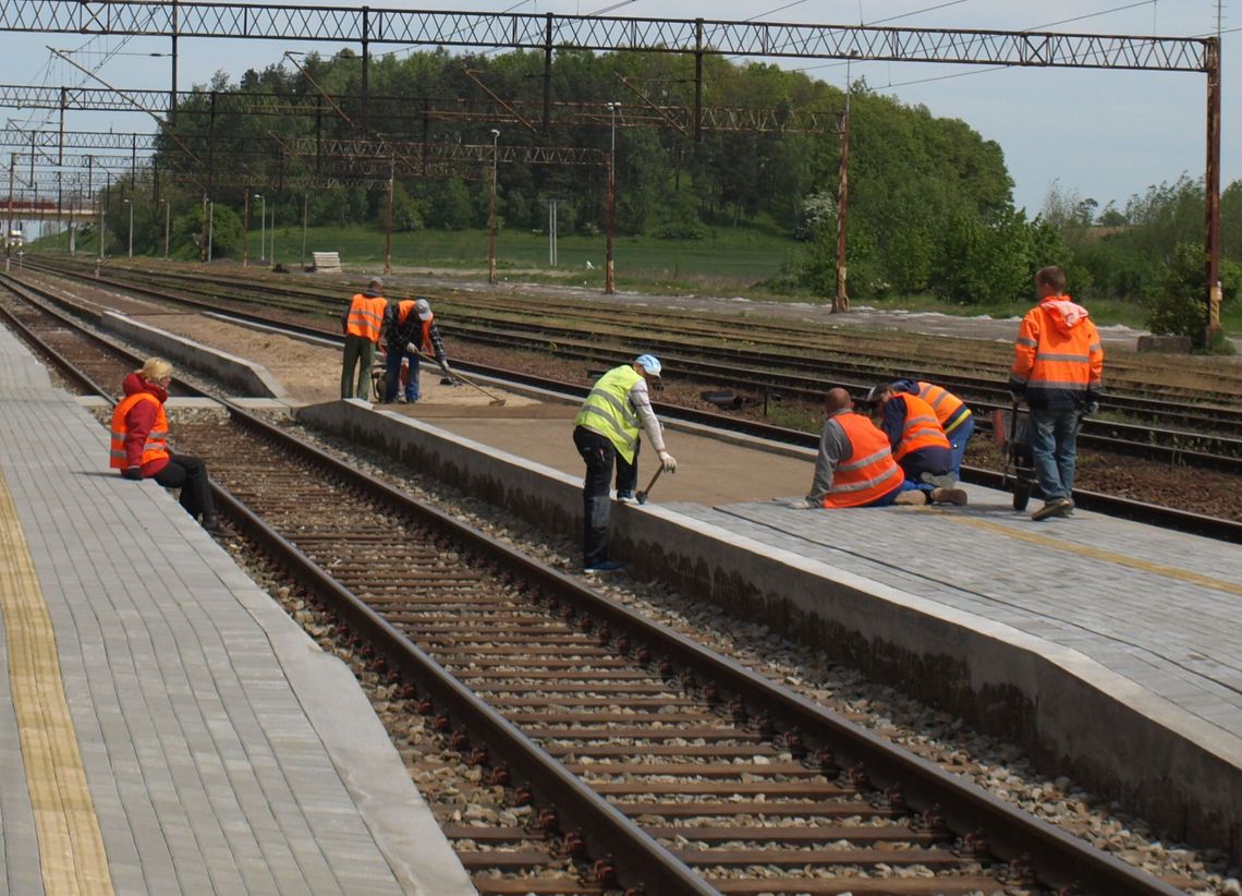 Powoli pięknieje. Kiedy koniec remontu na dworcu w Pelplinie? 