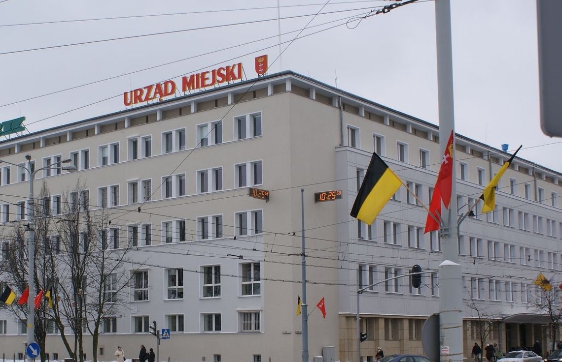 „Powrót Gdańska do Macierzy” - wieńce na cmentarzu żołnierzy radzieckich