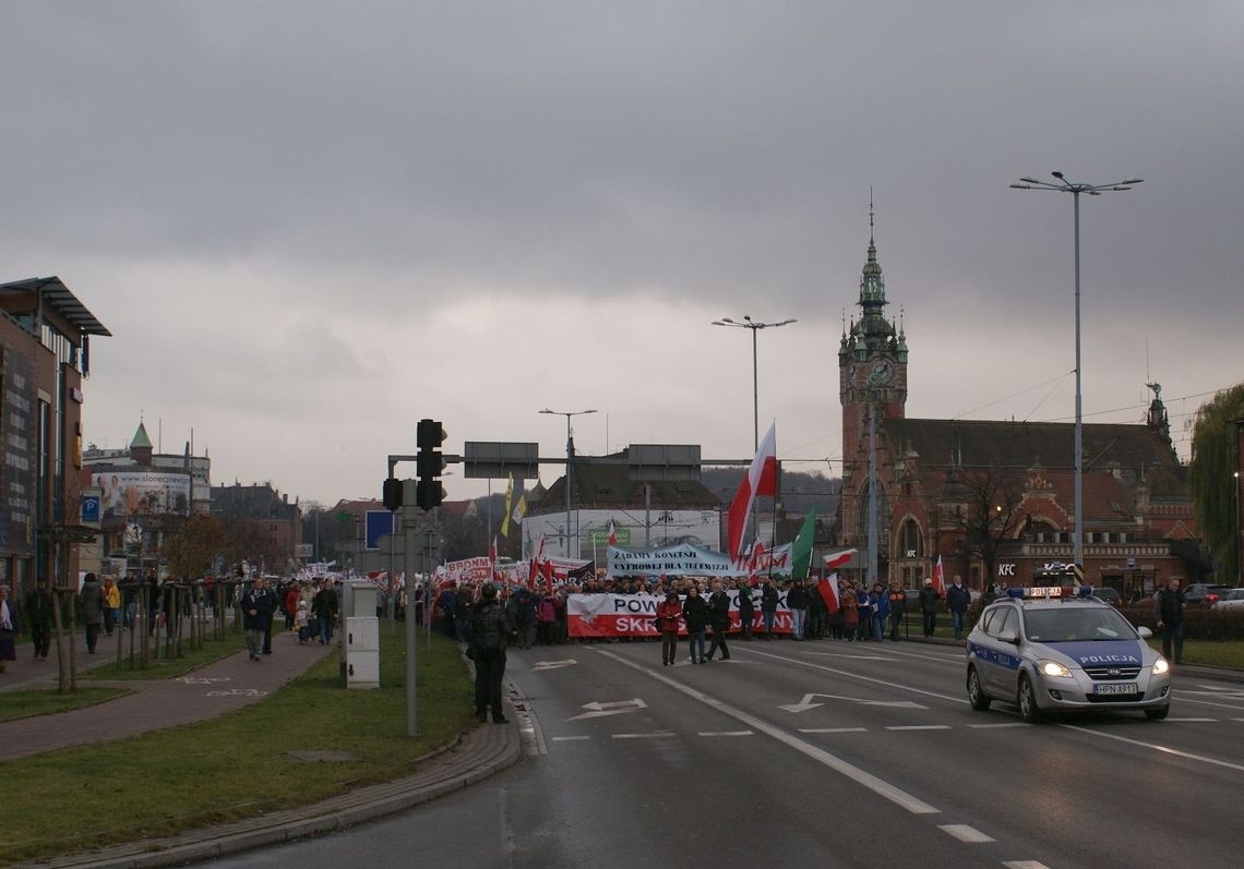 "Powstań Polsko, skrusz kajdany". Marsz pomorski - "siła argumentów, a nie argumenty siły".